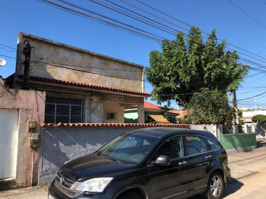 Casa ocupada com 70 m² construídos e 250 m² de terreno