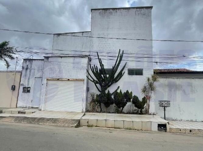 Casa com 3 quartos, 1 banheiro, 1 vaga e 195m² privativos