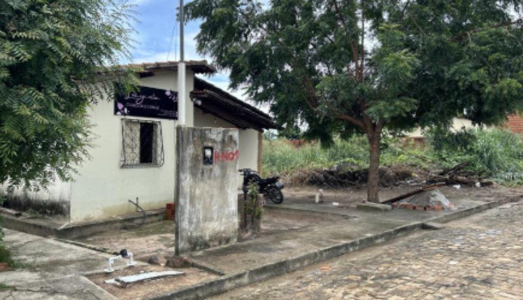 Casa residencial com 1 quarto, 1 banheiro, ocupada, área construída de 61.87m²