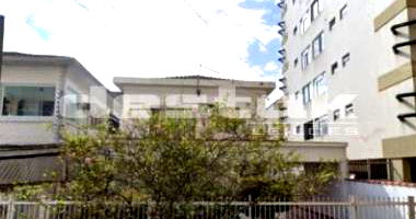 Casa com 3 quartos, 2 banheiros, garagem e quintal, desocupada