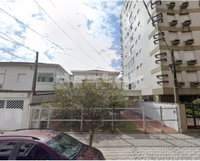 Casa com 3 quartos, 2 banheiros, garagem e quintal, desocupada