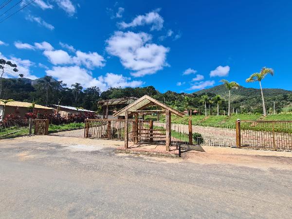 Terreno amplo de 737,87m² com ótima localização e potencial
