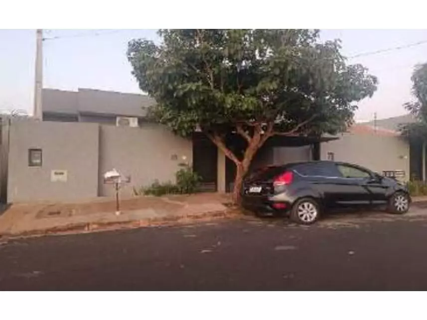 Casa em Leilão com 92,37m² Construída em Terreno de 200m²