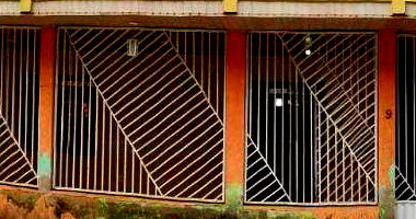 Casa Ocupada na Rua Calencia em Camaçari/BA