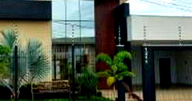 Casa padrão ocupada com 1 vaga e 250m² construída