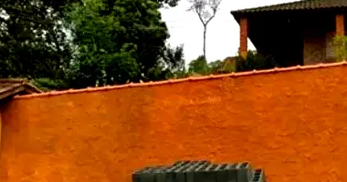 Casa ampla com 4 quartos, 3 banheiros e garagem, ocupada