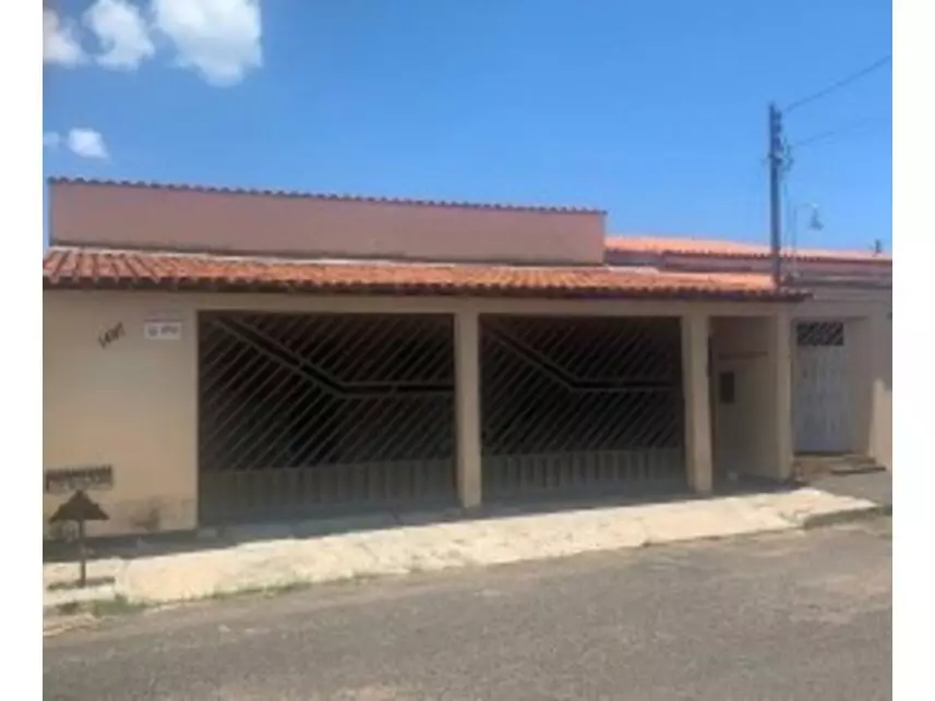 Casa em leilão com 3 quartos e 2 banheiros