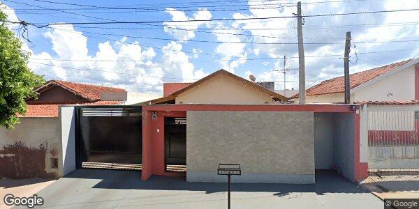 Casa com 3 quartos, 1 banheiro, 118,20m² construída, desocupada