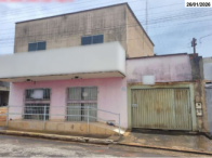 Edificação comercial/residencial com 2 quartos e garagem em 261,80m²