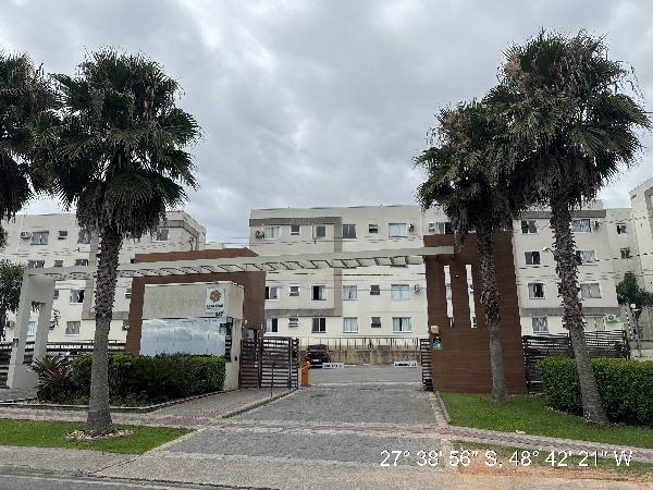 Apartamento com 2 quartos, 1 banheiro, sala, cozinha e 1 vaga