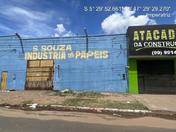 Galpão com 1 banheiro e 237m² de área privativa