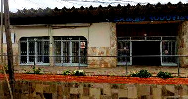 Instalações comerciais com 4 pavimentos e área de lazer ampla