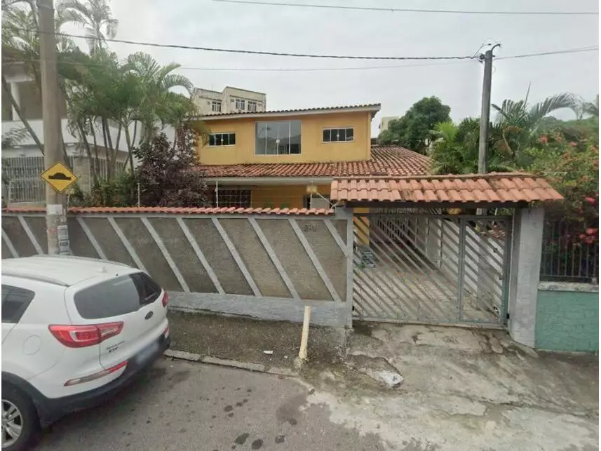 Casa com 3 quartos, 198m² construídos, ocupada