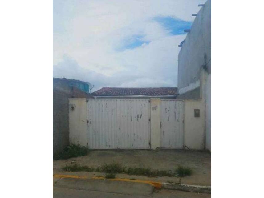 Casa padrão ocupada com 3 quartos, 1 banheiro e 70m² construída