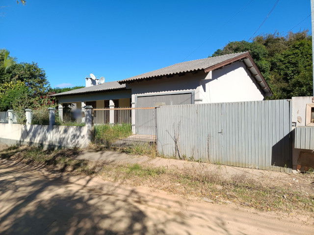 Casa 170m² com piscina, terreno 360m², desocupada
