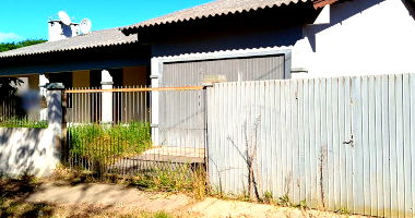 Casa 170m² com piscina, terreno 360m², desocupada