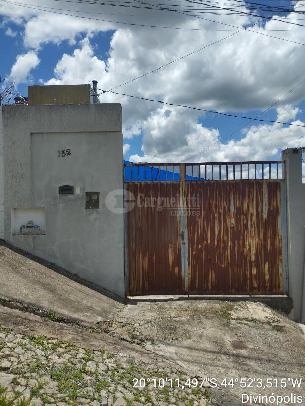 Casa com 2 quartos, 1 banheiro e 1 vaga de garagem