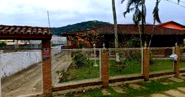 Casa 239 m² com amplo terreno de 768 m² em Ubatuba