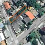 Terreno 329m² com casa de madeira 65m² em estado regular