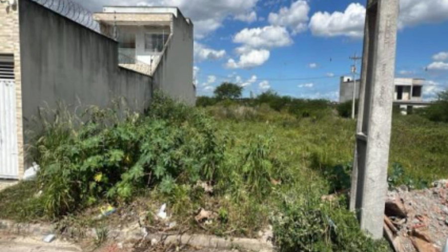 Terreno com 140m², lote 44, quadra F