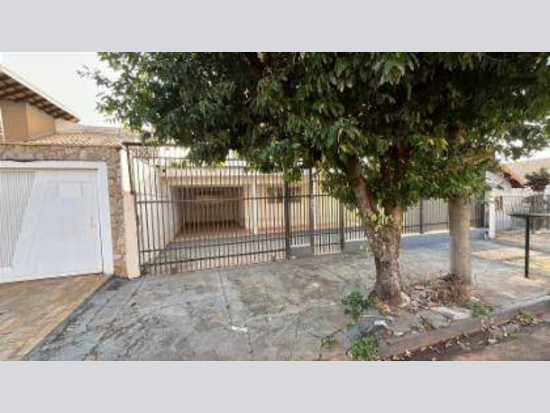 Casa em Matão com 301m² de Terreno