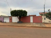 Casa Ocupada com 4 Quartos no Centro de Santo Antonio do Leste