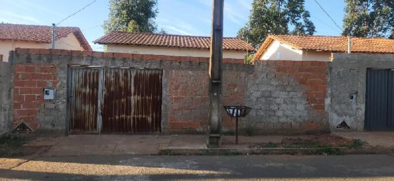 Casa com 2 Quartos e 1 Vaga em Araguari