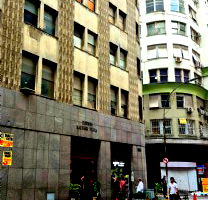 Prédio Comercial com Lojas e Salas no Centro do Rio