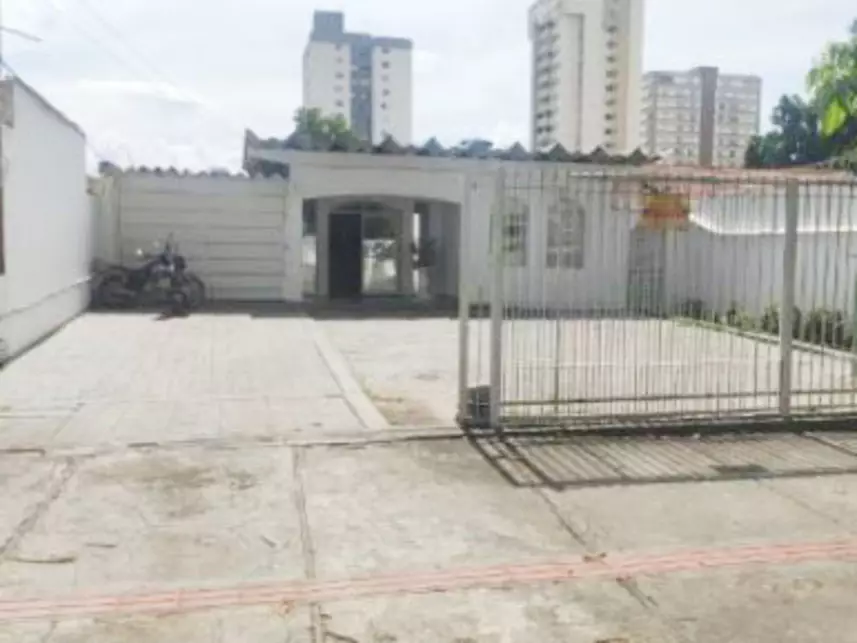 Casa em leilão com 3 quartos e 259,85m² construída