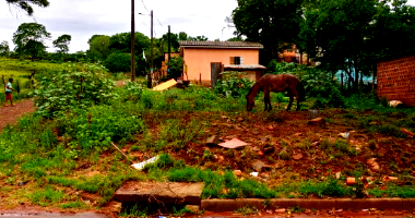 Terreno urbano retangular com 300m², lote 48, bairro Colonial