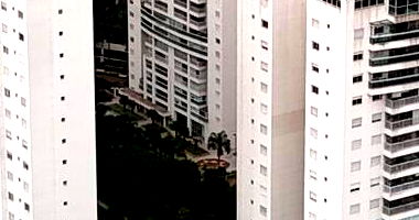 Apartamento amplo 202.5m² com 4 vagas e depósito privativo