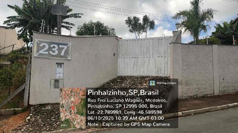 Casa com 3 quartos em Pinhalzinho/SP