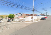 Casa com 108m² construídos em terreno de 300m², desocupada
