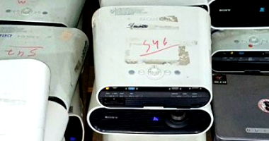 Sucata de Equipamentos Eletrônicos - 26 Projetores Sony