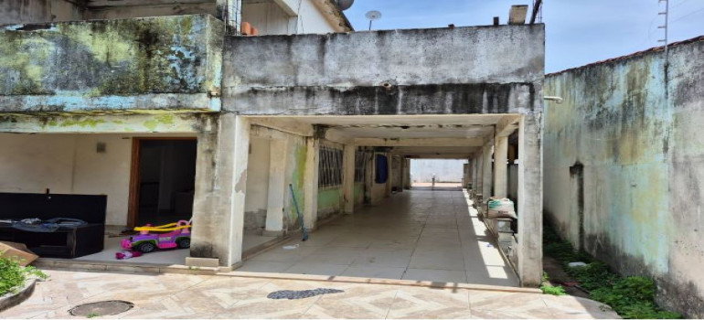 Casa com 3 quartos, 1 suíte, piscina e varandão em Campos dos Goytacazes