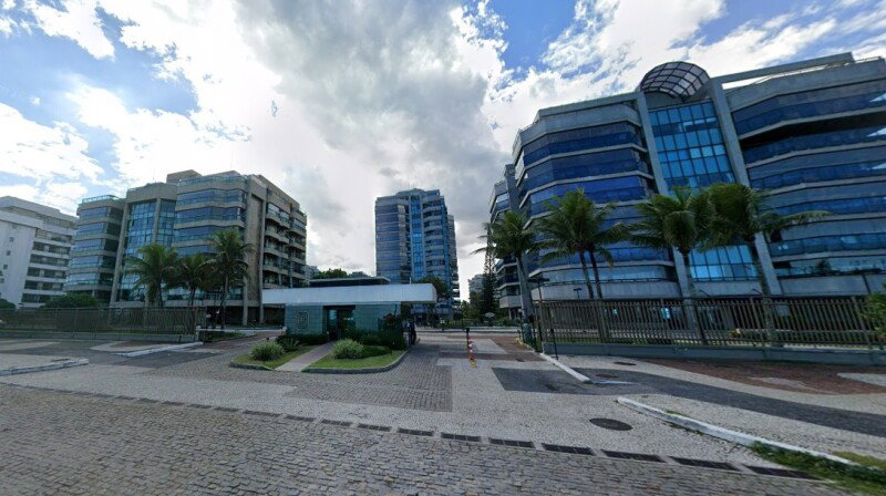 Apartamento 202 com 3 Vagas - Condomínio Barra Golden Green