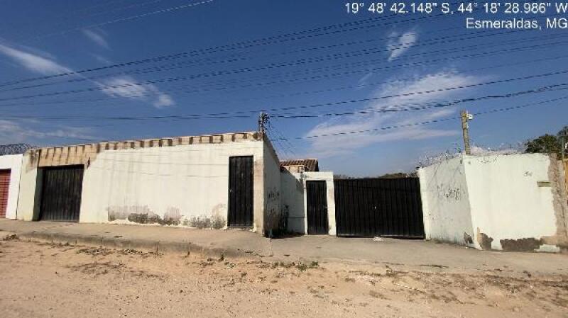 Casa com 3 quartos em Esmeraldas/MG