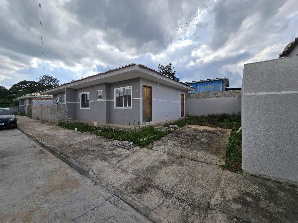 Casa com 3 quartos, 1 banheiro, 1 vaga, 50m² construída
