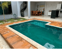 Casa residencial com 259,73m² construídos, 3 quartos, ocupada