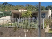Casa em Leilão com 330m² de Terreno e 162m² Construída