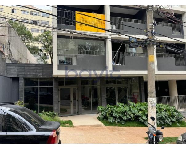 Loja térrea com 105,61m² área construída, fachada ativa, desocupada