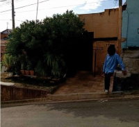 Casa com 120m² de área construída, ocupada, ideal para investimento