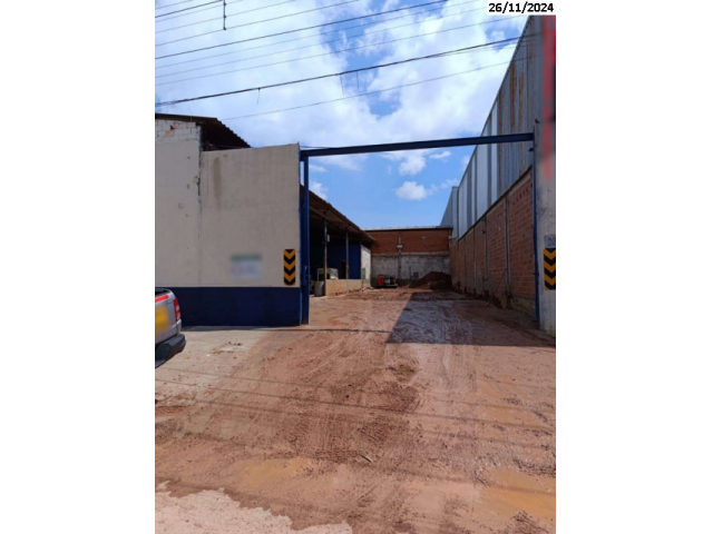 Terreno com 363,77m² com benfeitoria parcial e possibilidade de parcelamento