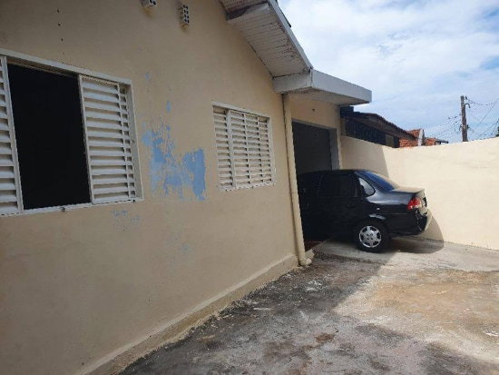 Casa com 1 vaga de garagem, 80m² construídos, ocupada