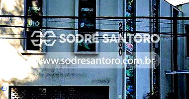 Prédio comercial desocupado com 1076,67m² construídos