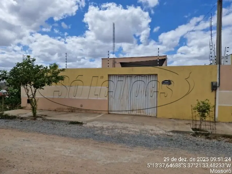 Casa com 2 quartos, 1 banheiro, 55.47m², terreno de 259.08m²