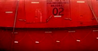 Baleeira com capacidade para 50 pessoas