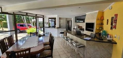Casa com Piscina, 6 Quartos e Área Gourmet em Guaratuba/PR