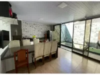 Casa ocupada com 230 m² construídos