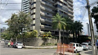 Apartamento padrão com 2 vagas, 3 banheiros, 2 quartos, ocupado